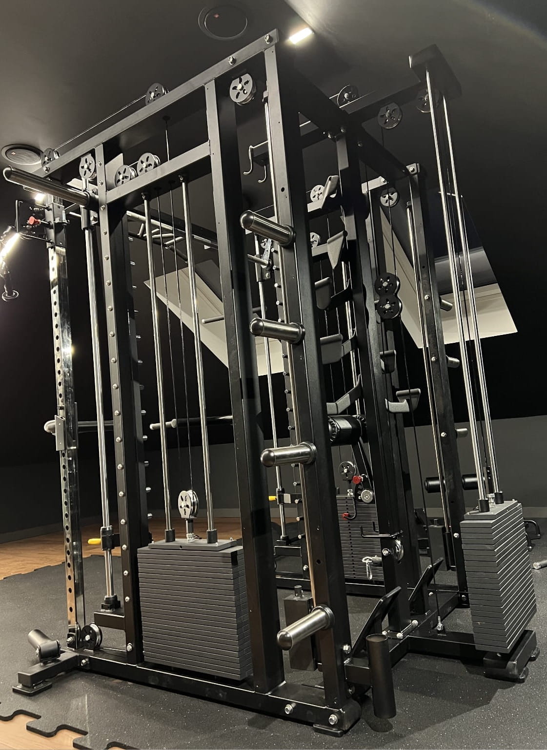 Multi Kraftstation Krypton Sport XF-405 PRO mit Smith-Maschine, 3 Gewichtsblöcke à 120 kg, Latzug, Dips, Landmine, Lever Arms, Gesamtgewicht 720kg, mattschwarz