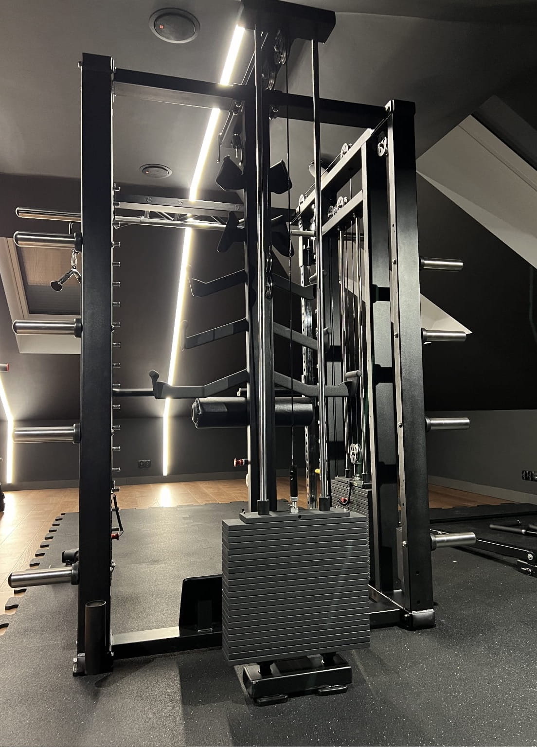 Multi Kraftstation Krypton Sport XF-405 PRO mit Smith-Maschine, 3 Gewichtsblöcke à 120 kg, Latzug, Dips, Landmine, Lever Arms, Gesamtgewicht 720kg, mattschwarz