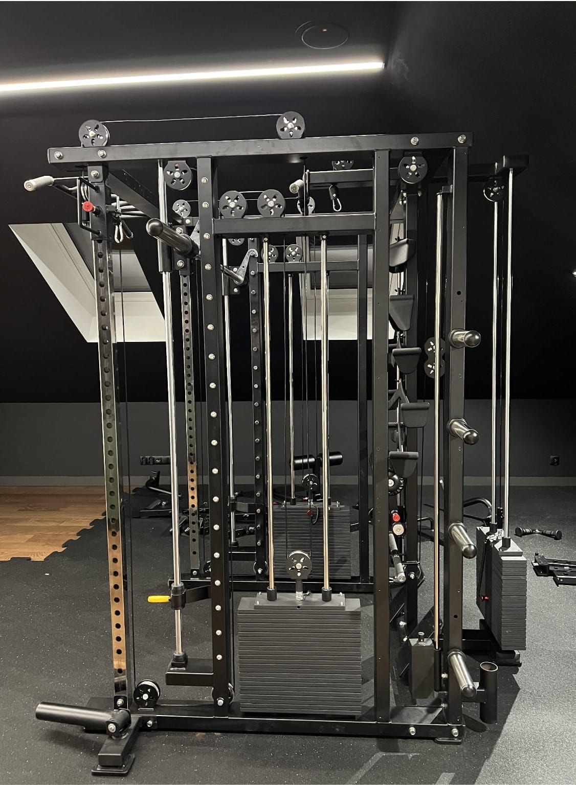 Multi Kraftstation Krypton Sport XF-405 PRO mit Smith-Maschine, 3 Gewichtsblöcke à 120 kg, Latzug, Dips, Landmine, Lever Arms, Gesamtgewicht 720kg, mattschwarz